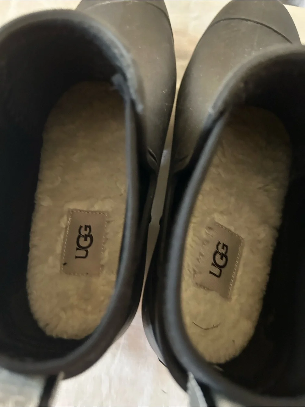 UGG droplet rain
